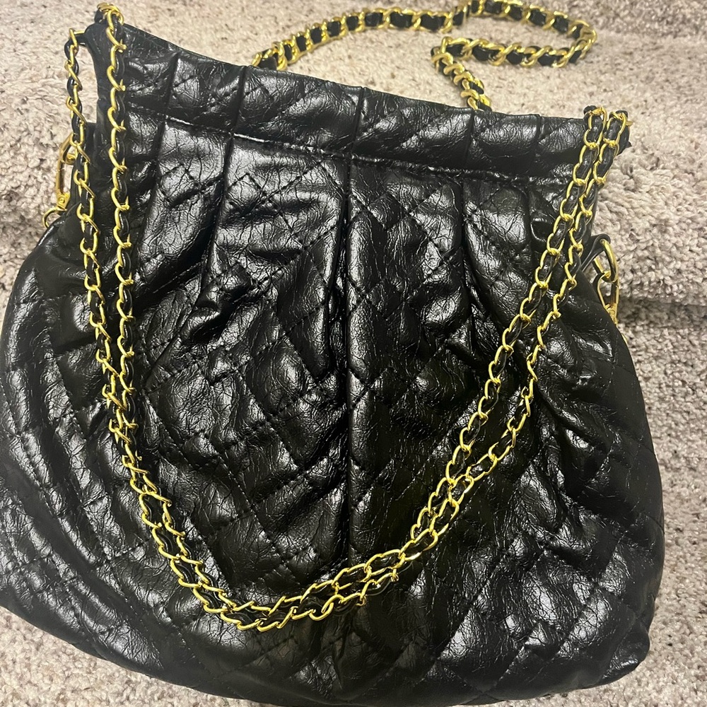Brand new shoulder bag from Commense. Couldn’t return so selling it.
